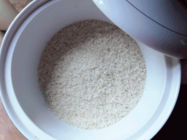 dry rice in casserole dish