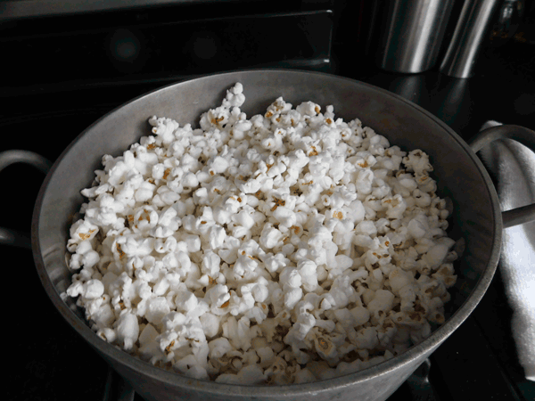 Cooked popcorn in a dutch oven 