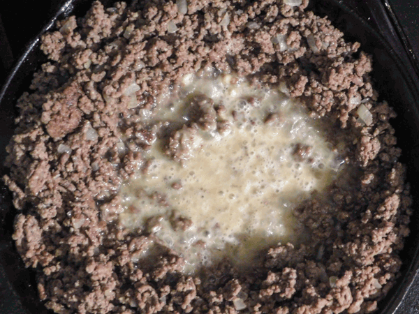 Cooked ground beef in a cast iron skillet