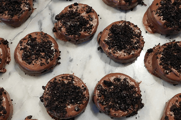 Mocha Chocolate Covered Oreos on platter