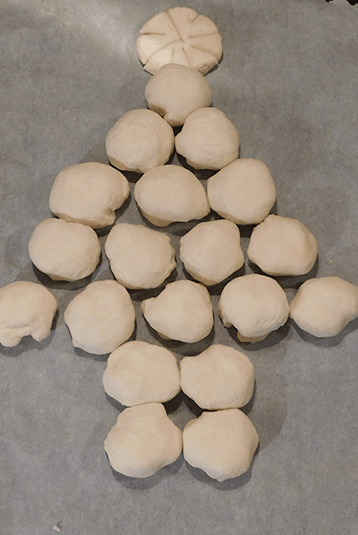 Cheesy garlic rolls formed into the shape of a Christmas tree