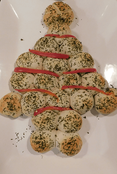 Baked Christmas Tree Cheesy Garlic Rolls