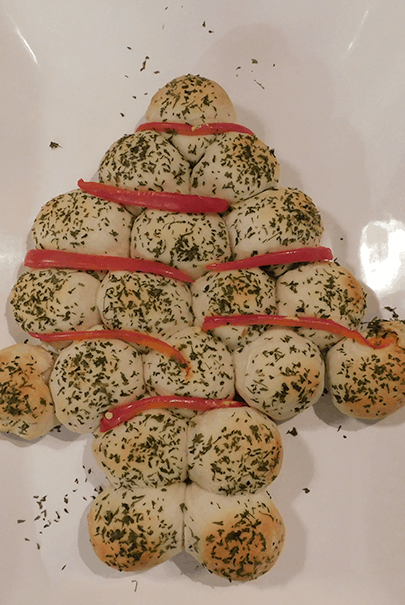 Baked Christmas Tree Garlic Cheesy Rolls